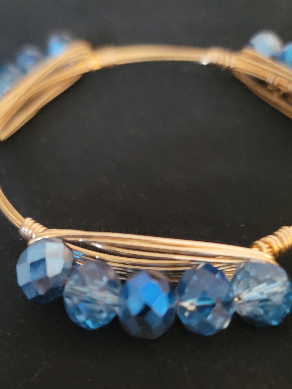 Bourbon and Boweties Blue Faceted Beads Bracelet NWOT